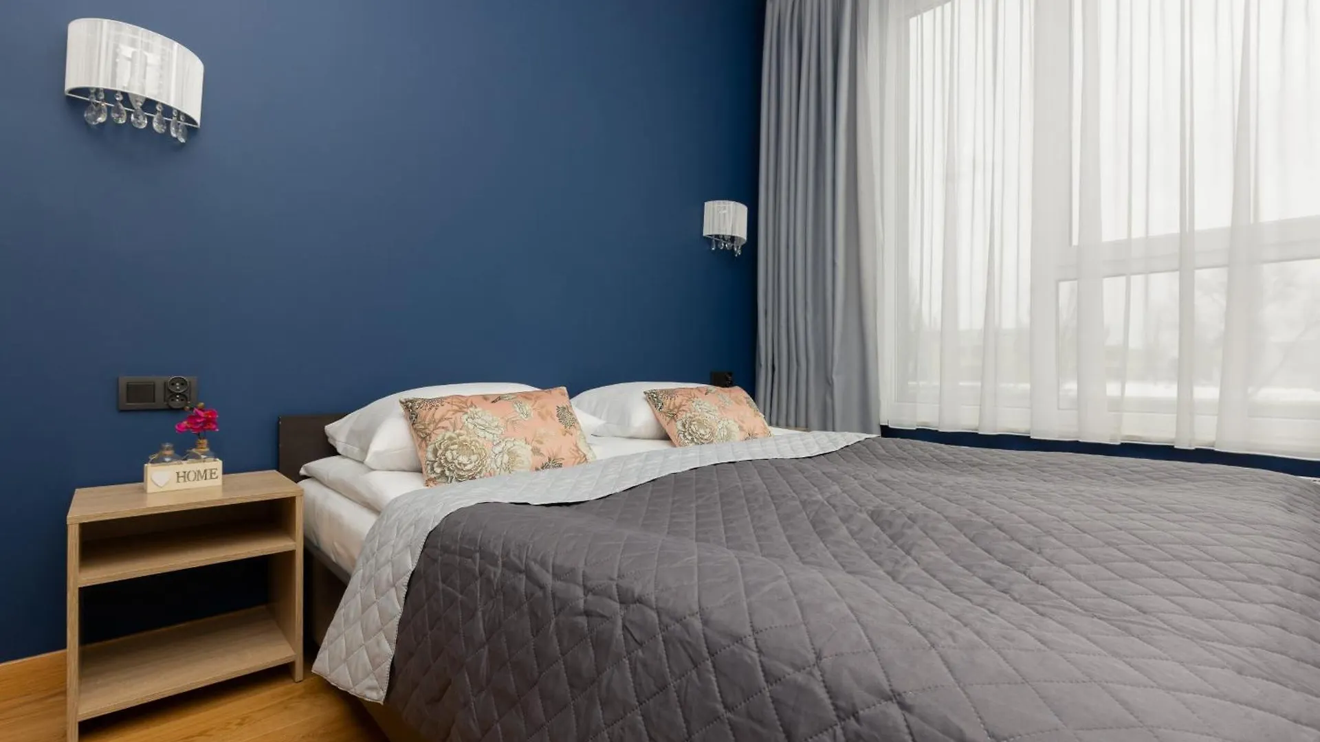 2 Bedroom Apartment Beautiful Green Surroundings Miedzyborska Street By Noclegi Renters Warsaw 0*,